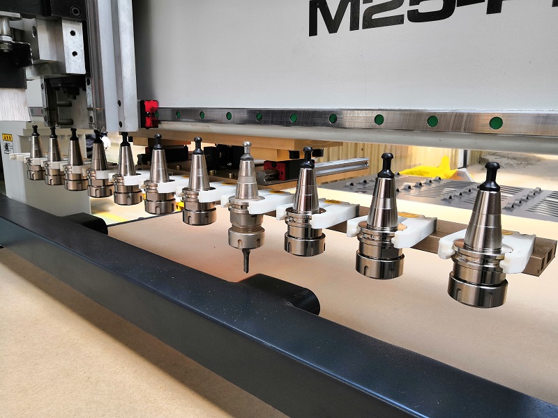 Straight row tool change cnc router machine