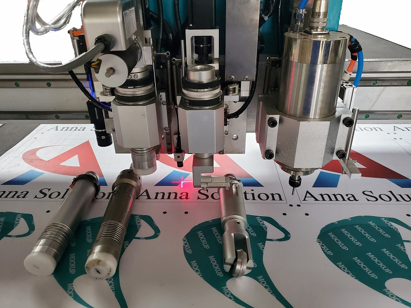 Digital knife cutting machine